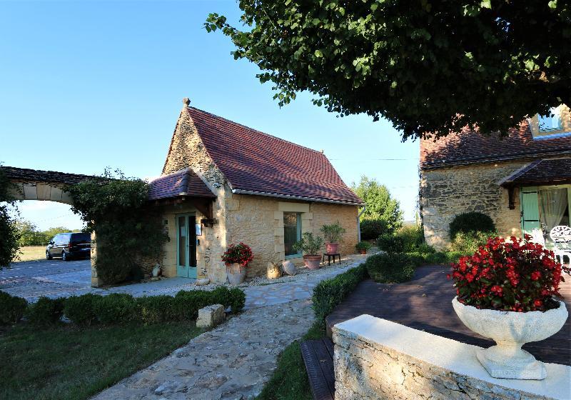 Hotel De La Ferme Lamy Meyrals Экстерьер фото